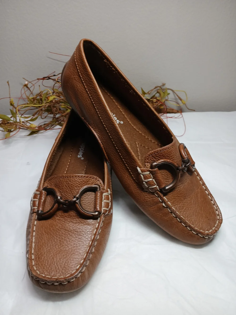 Hush Puppies Women's Brown Leather Bit-Accent Loafers *Scuffing Under Front*